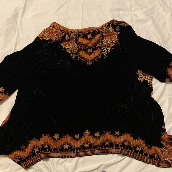 Johnny Was embroidered velvet shawl - Picture 6 of 6